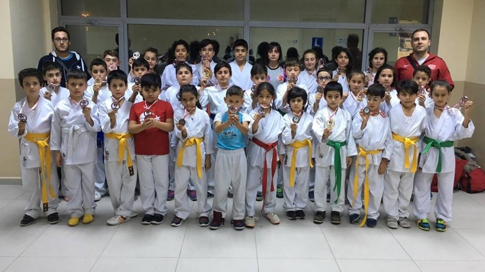 KARATE TAKIMIMIZ 36 MADALYA İLE DÖNDÜ