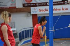 KADIN VOLEYBOL TAKIMIMIZ MEHMET ERDEM MARMARA AKADEMİ MAÇININ HAZIRLIKLARINI TAMAMLADI