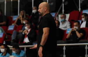 VOLEYBOL BAŞ ANTRENÖRÜMÜZ SALİH YERGİN’İN MAÇ SONU AÇIKLAMASI